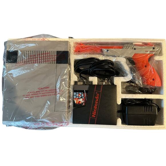 Nintendo NES Action Set Original Box Zapper Mario/Duck Hunt Controllers *WORKS! - Picture 1 of 7